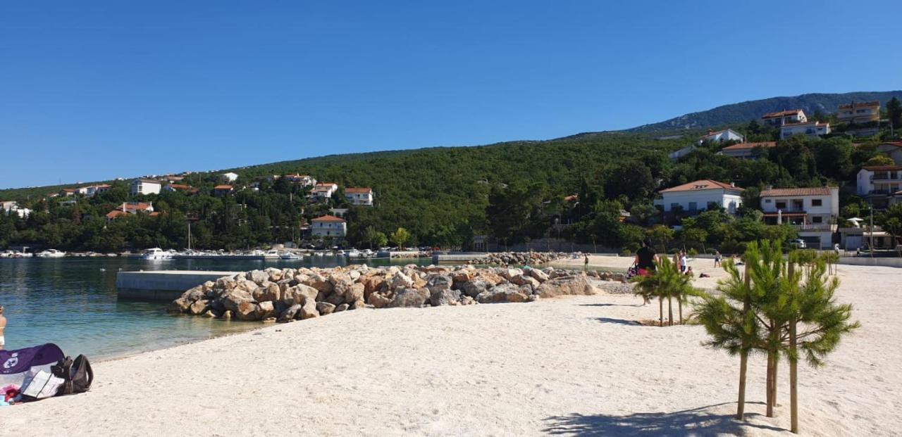 Apartmani Dea Jadranovo Bagian luar foto
