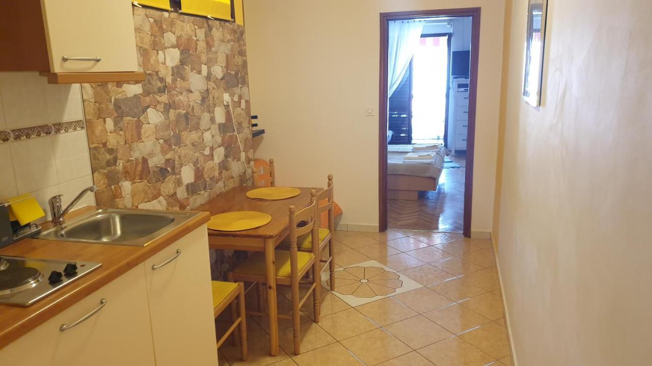 Apartmani Dea Jadranovo Bagian luar foto