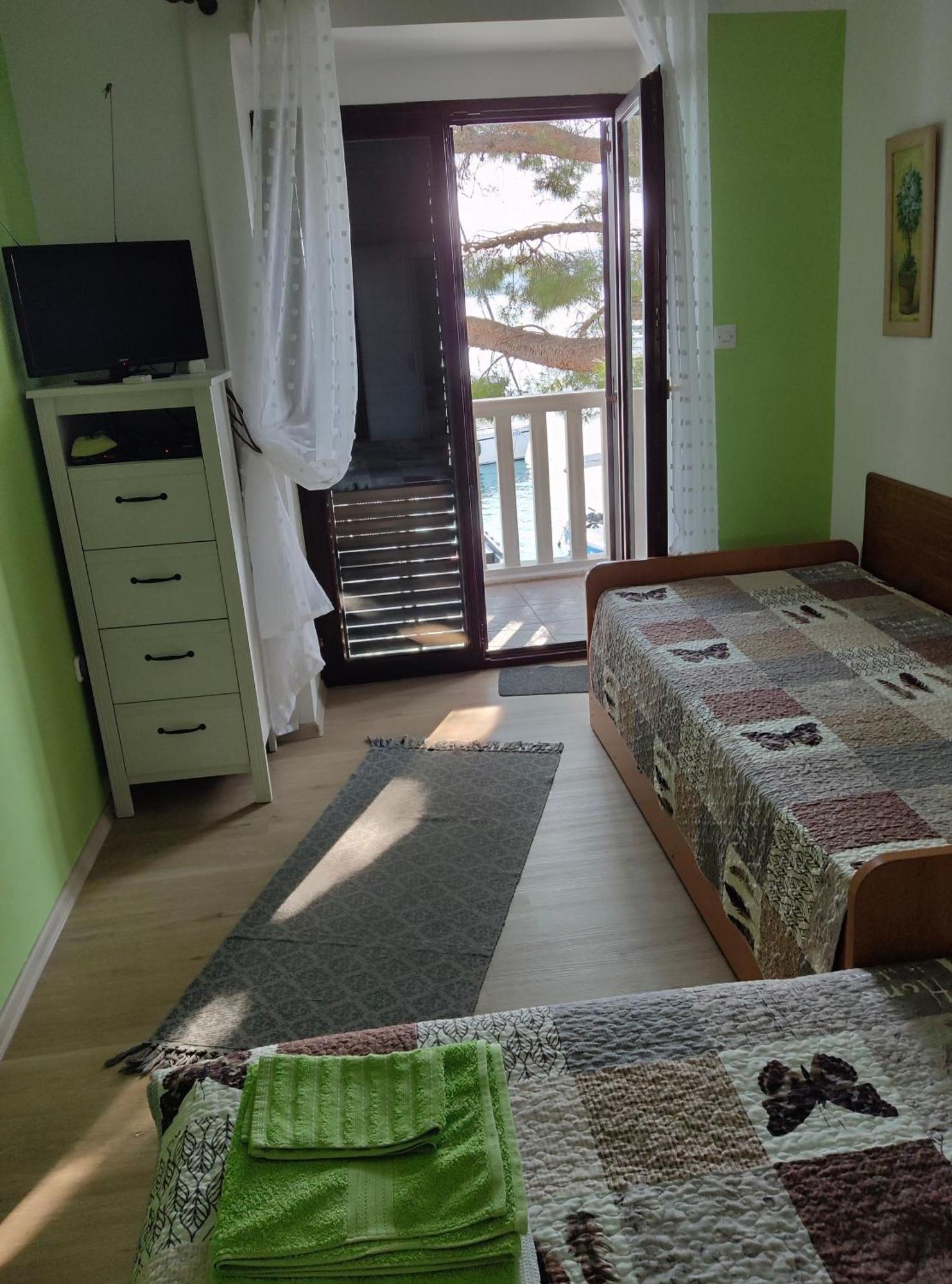 Apartmani Dea Jadranovo Bagian luar foto