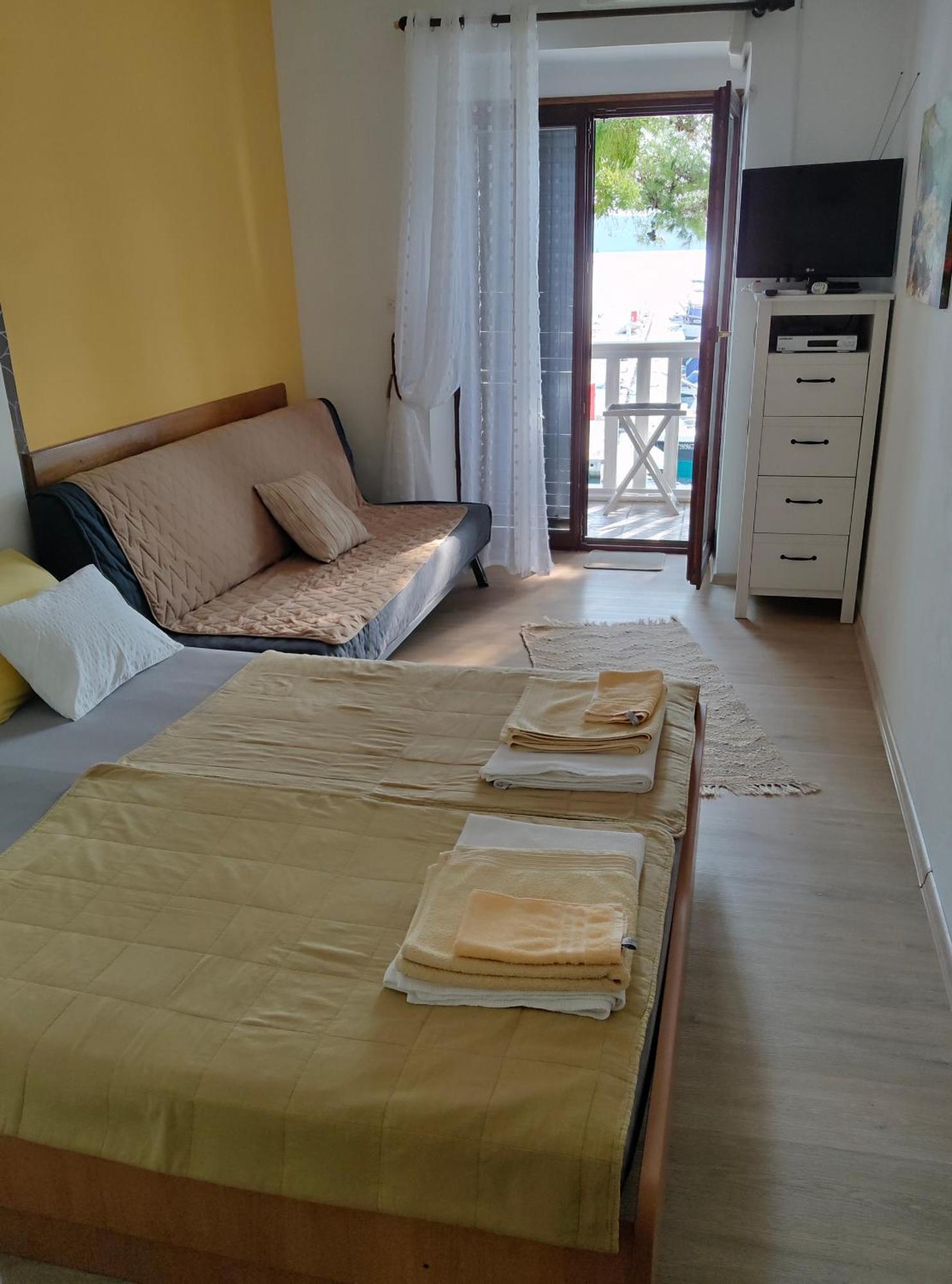 Apartmani Dea Jadranovo Bagian luar foto