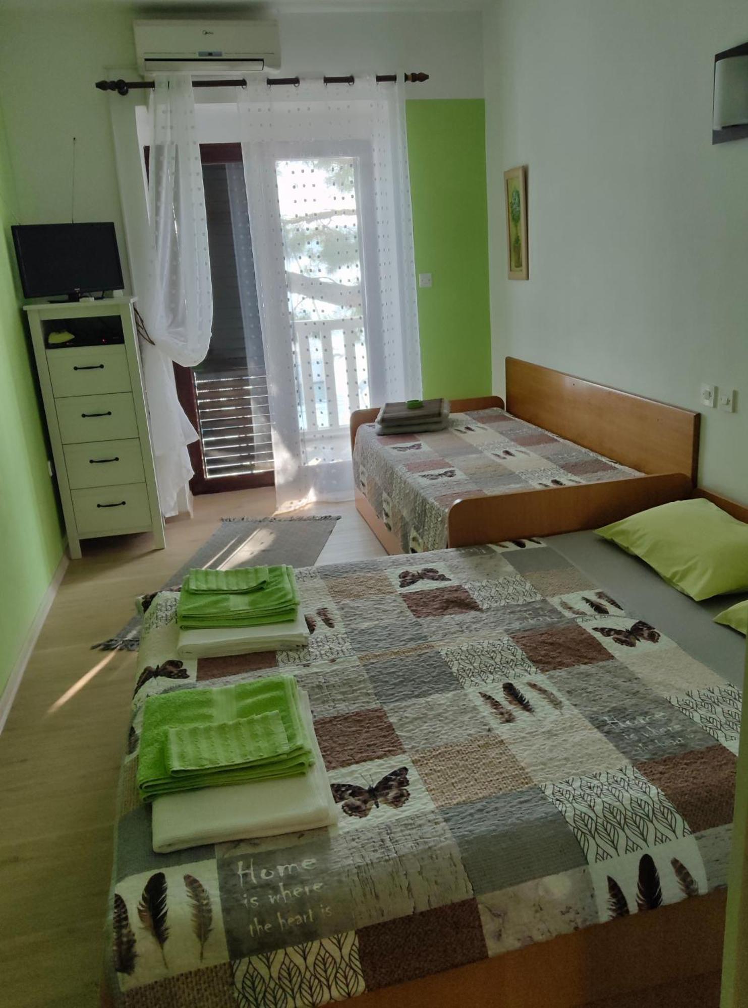 Apartmani Dea Jadranovo Bagian luar foto