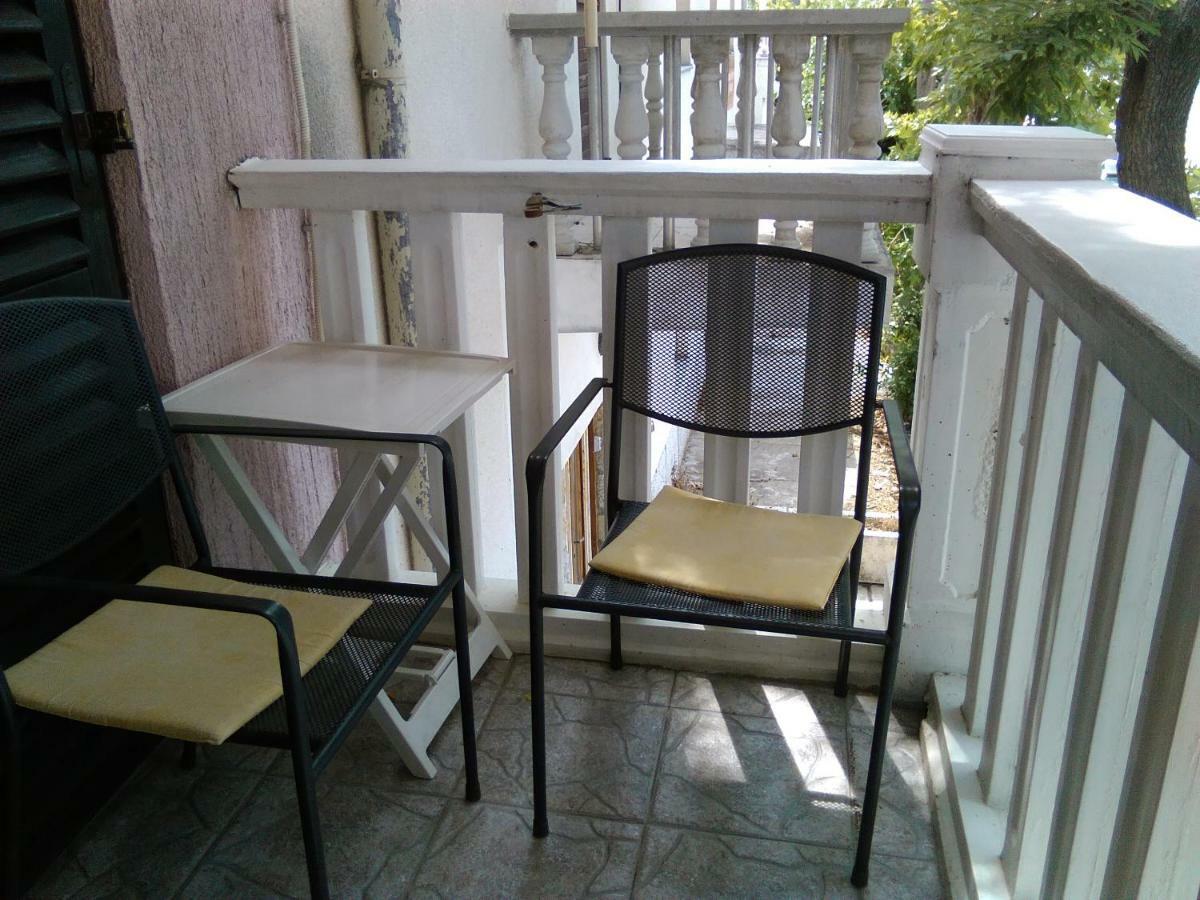 Apartmani Dea Jadranovo Bagian luar foto